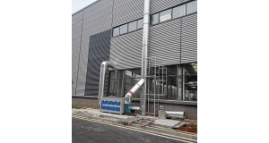 在设计和安装通风管道时，如何确保其密封性和减少噪音传递？